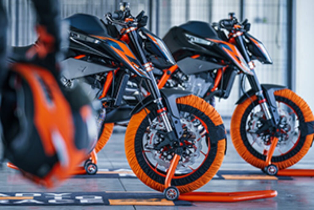 KTM 890 Duke R